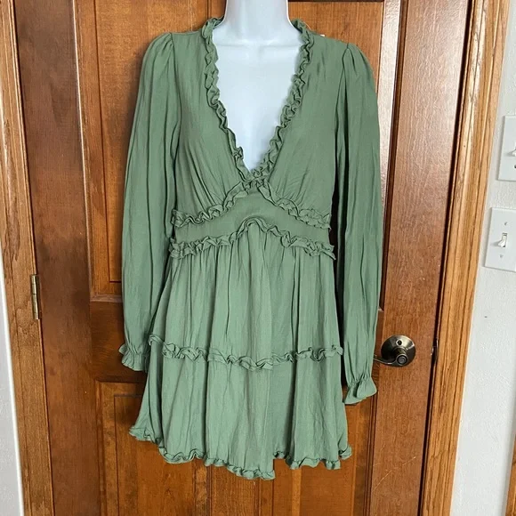 Francesca's Mi Ami green ruffle long-sleeve mini dress sage color Size Medium - Picture 2 of 16
